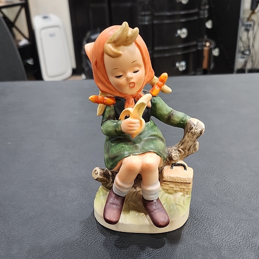 VINTAGE NAPCOWARE CERAMIC PORCELAIN GIRL FIGURINE